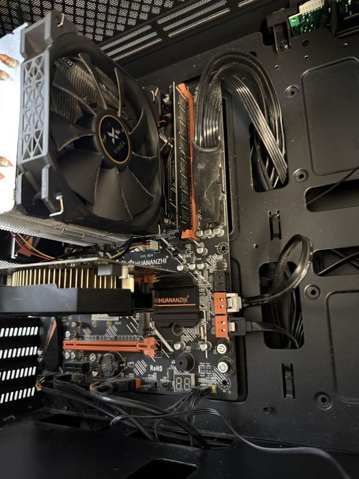 Потужний компʼютер на базі Xeon для роботи та домашнього сервера