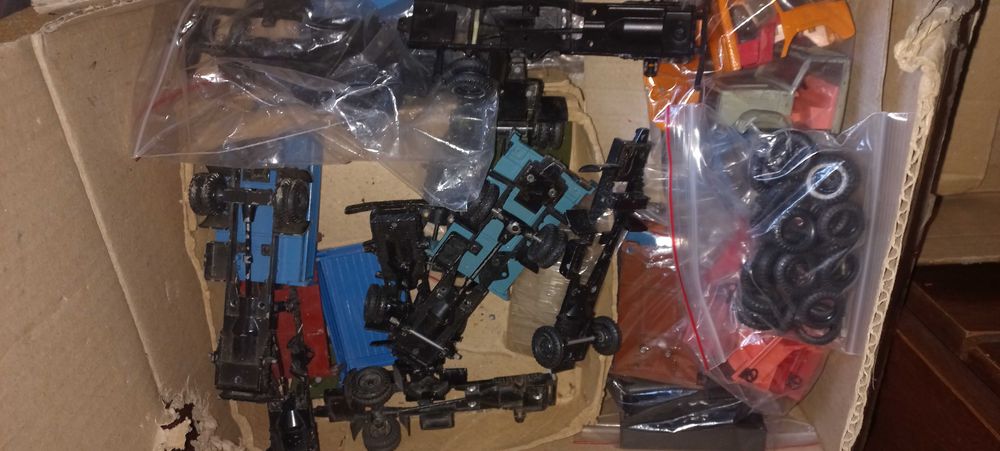 Запчасти к коллекционным моделям машин СССР 1:43