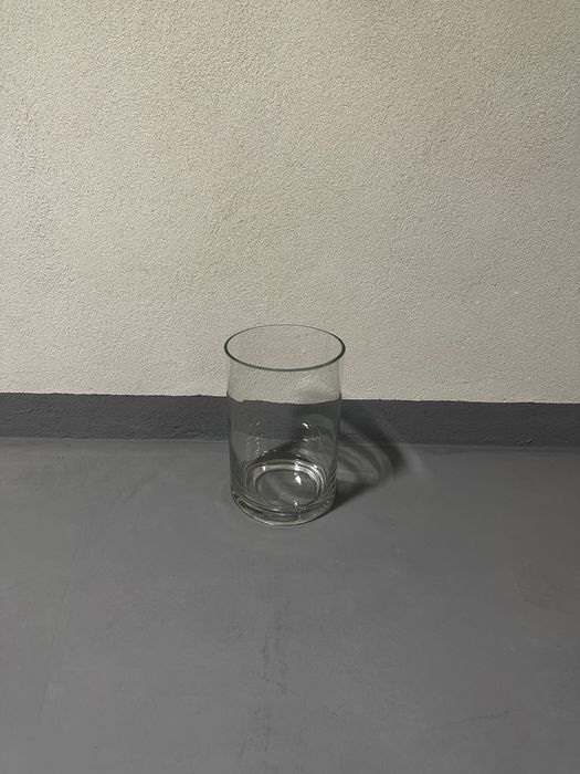 szklany wazon prosty