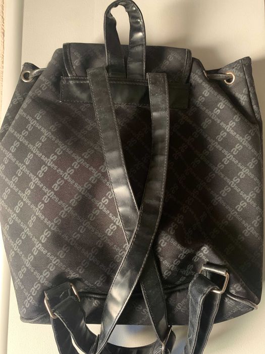 Mochila com Vários Compartimentos