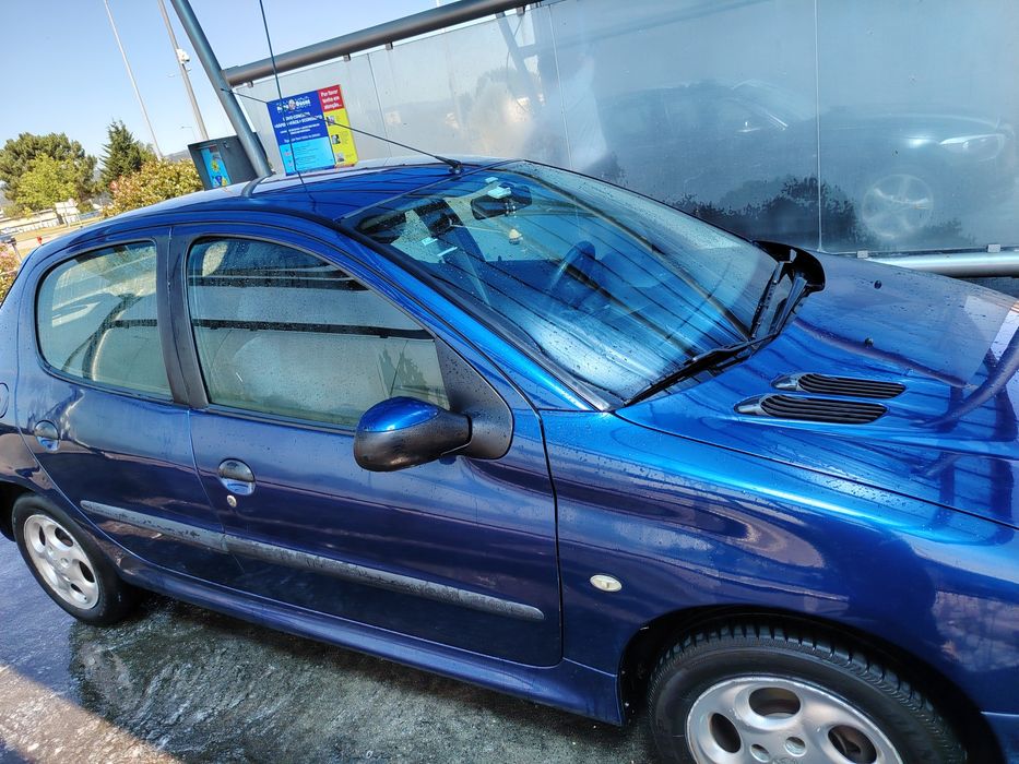 Peugeot 206 muito bem estimado