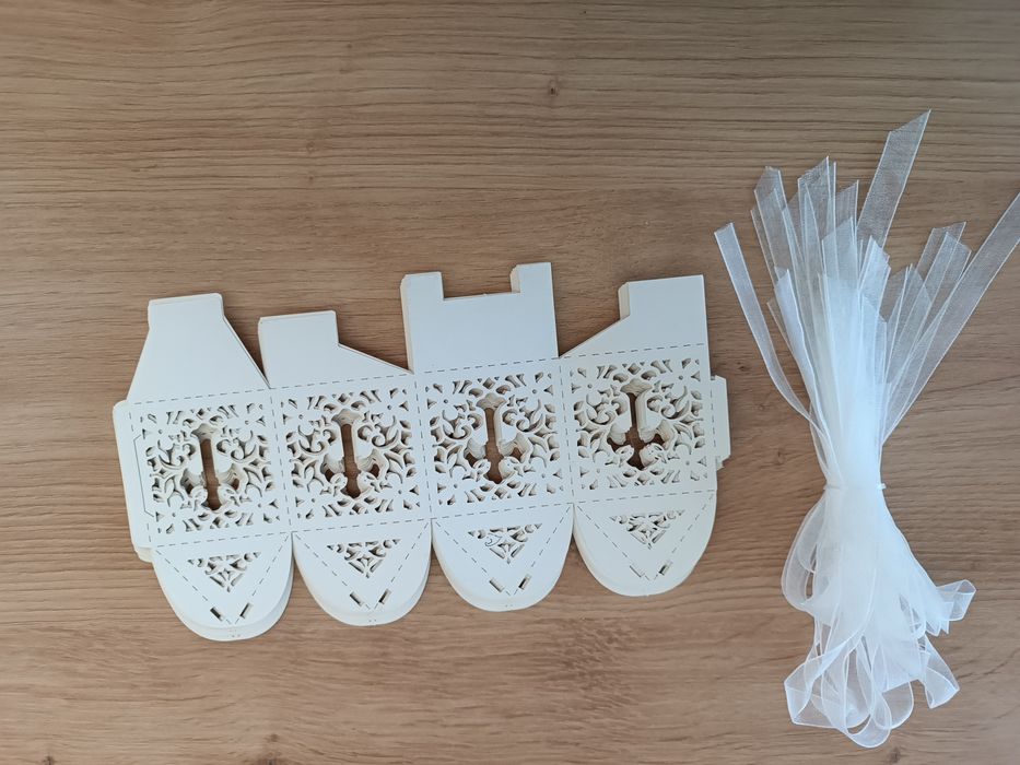 Pudełko na prezenty dla gości ażurowe chrzest IHS (zestaw 17sztuk)