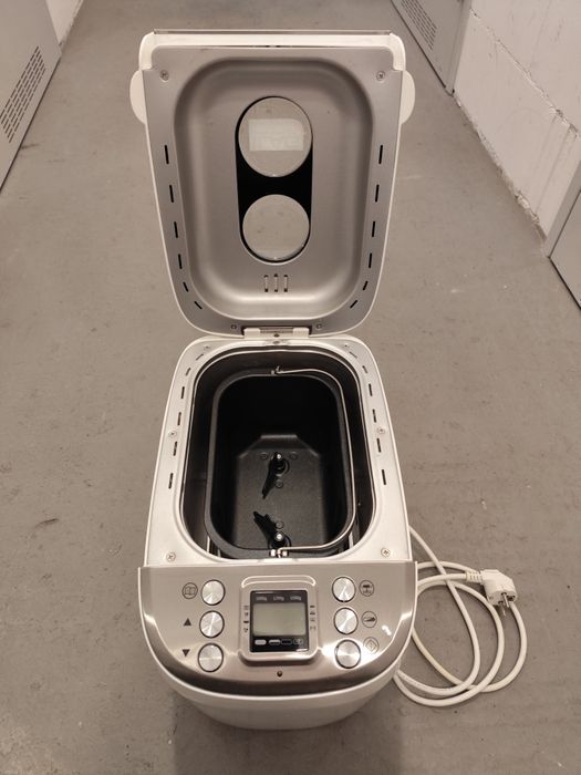 Wypiekacz do chleba  i nie tylko  polecam .