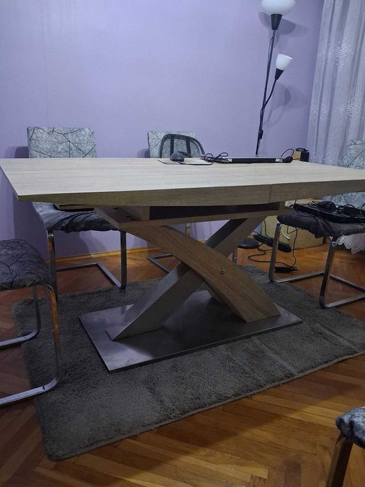 stół rozkładany z 6 krzesłami