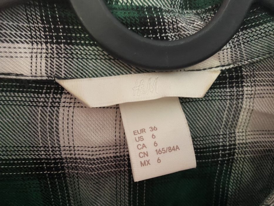 HM Camisa quadrados verdes com apliques abelhas 36  (nova s/etiqueta)