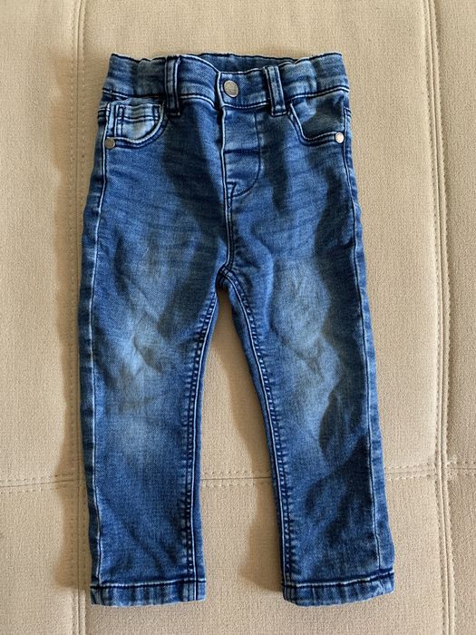 Віддам безкоштовно троє дитячих джинсів 12–18 місяців