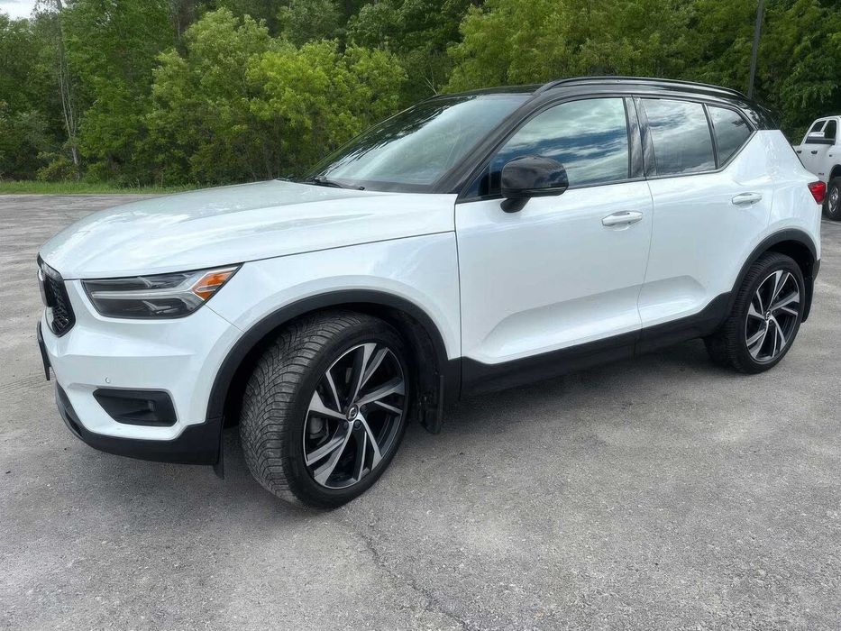 Volvo XC40      2021