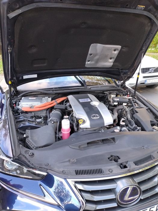 Автомобіль Lexus IS 300h Hybrid 2018