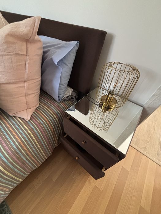 Cama grande com colchão