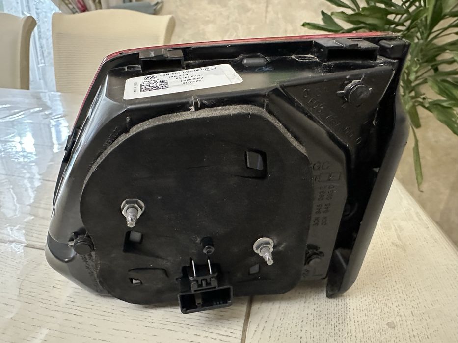 Продам задний стоп в крышку багажника vw Atlas 2021г