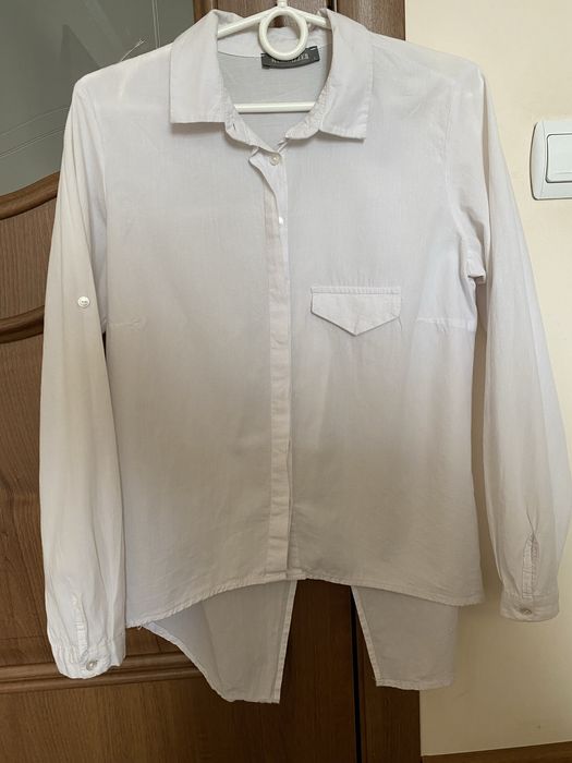 Біла сорочка з розрізом ззаду Розмір L, також добре підійде на