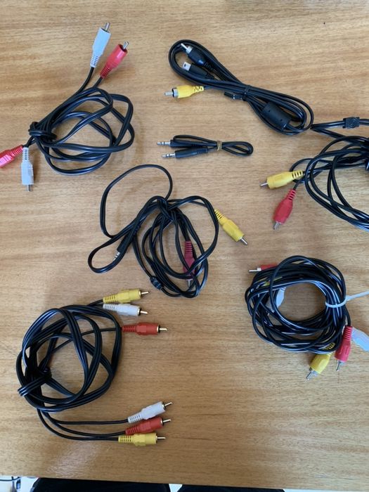 Audio Cables with Banana-Type Terminals