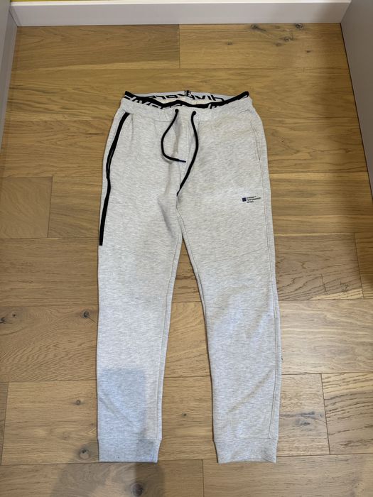 Spodnie dresowe męskue w rozmiarze L