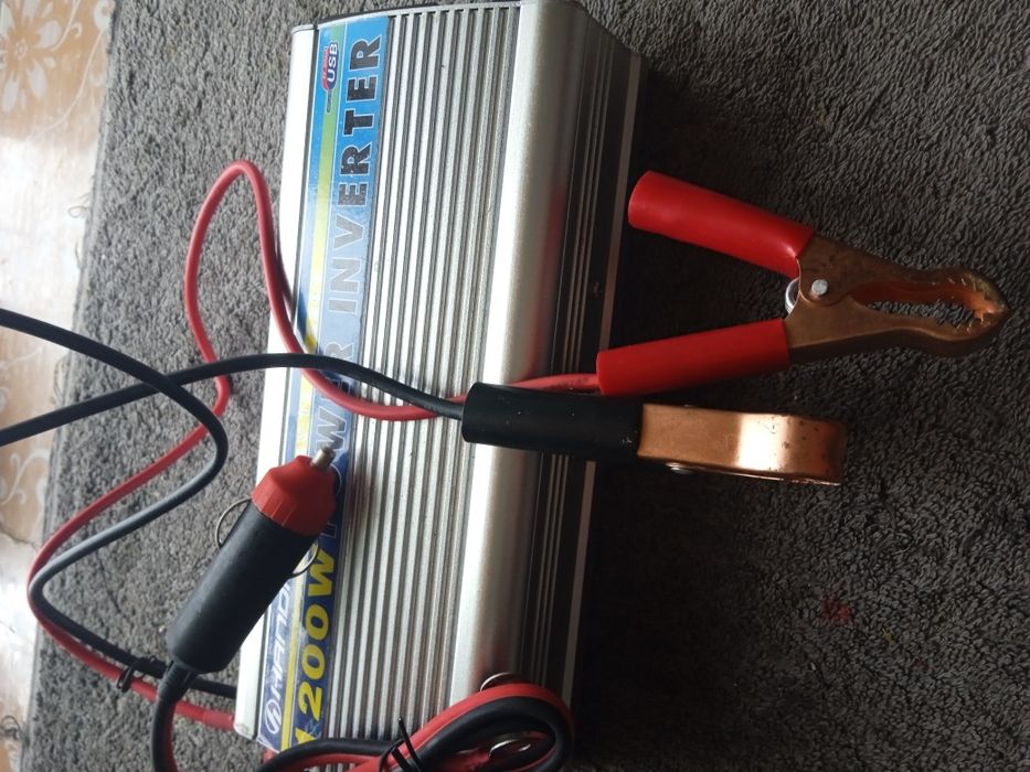 Продам инвертор12/220в