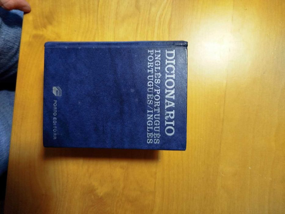 Dicionário Académico de Português - Inglês