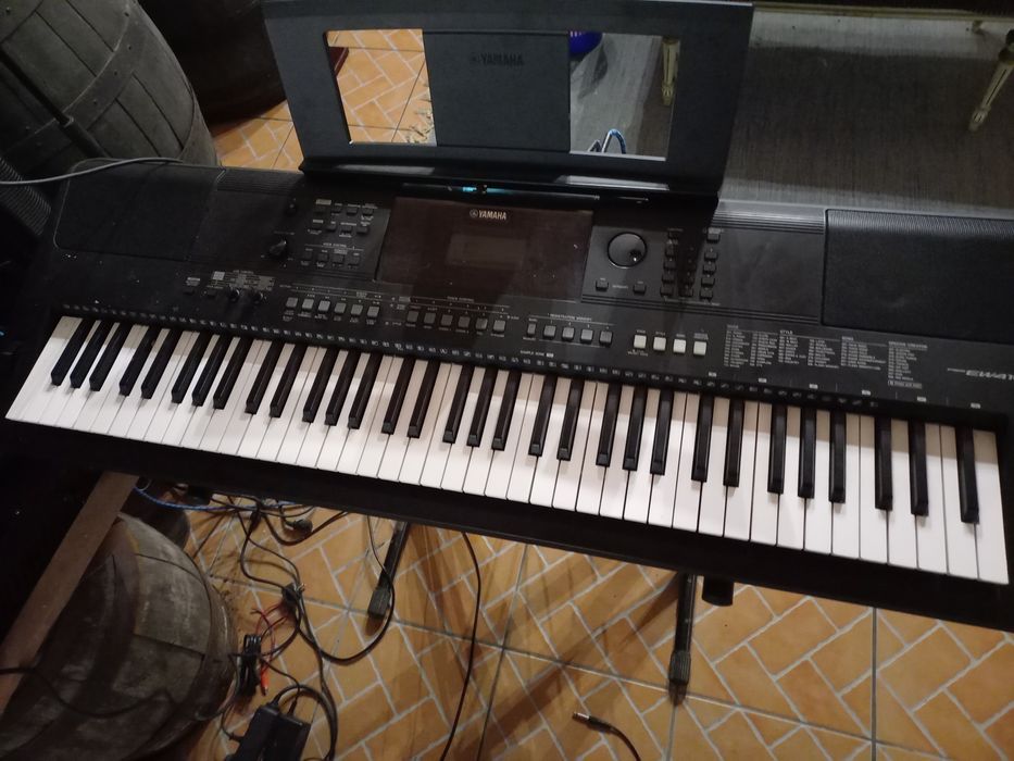 Teclado yamaha Ew410