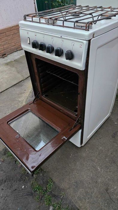 Продам газовую плиту Электа, в чистом рабочем состоянии.