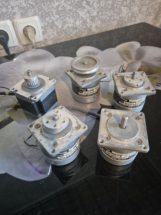 Продам шаговые двигатели