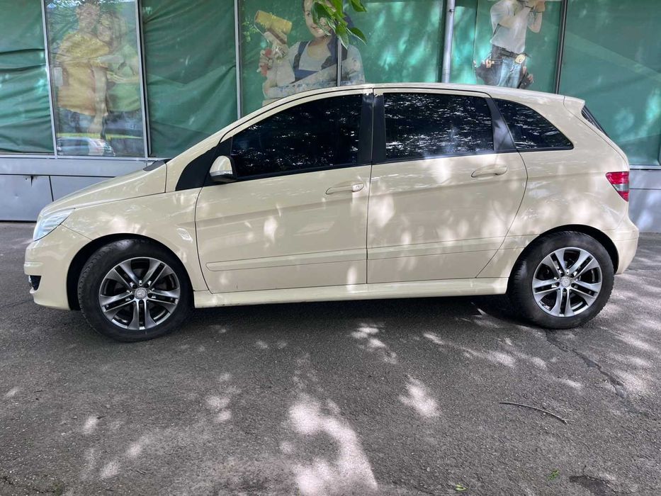 Продам Mercedes-Benz B-Class 2.0 дизель на АКПП