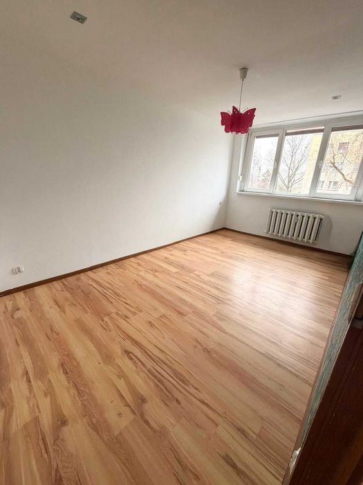 3 pokoje + balkon. 4000 za metr