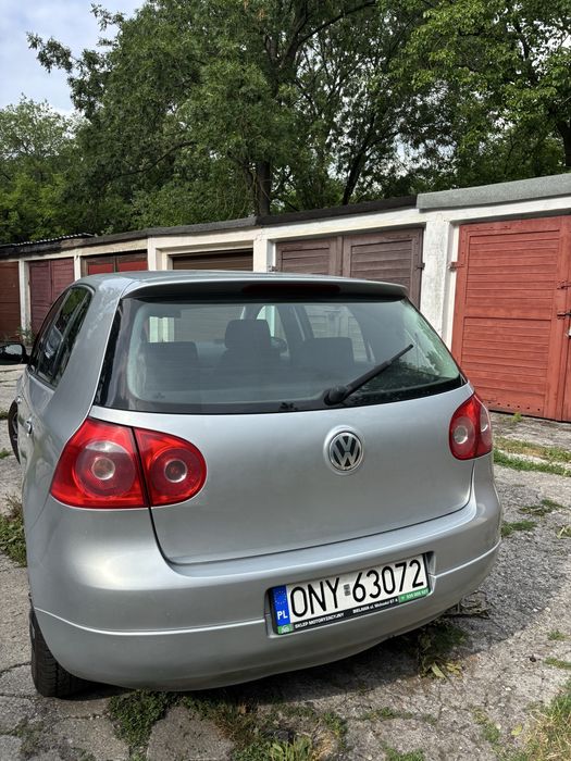 Golf V zadbany.