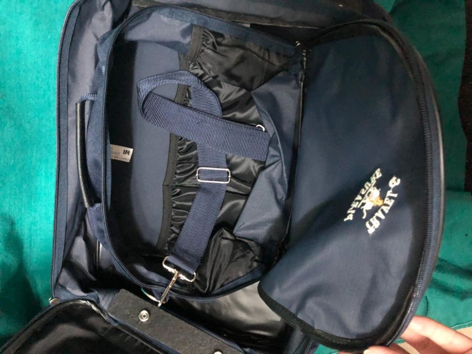 Trolley azul + necessaire da Travel & Pleasure