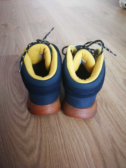 Buty zimowe Nike 24cm (38,5)