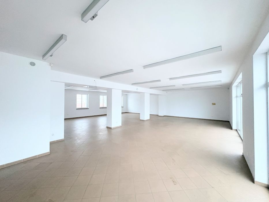 Na sprzedaż lokal handlowo-usługowy 180 m² + piwnica 75 m² Prudnik