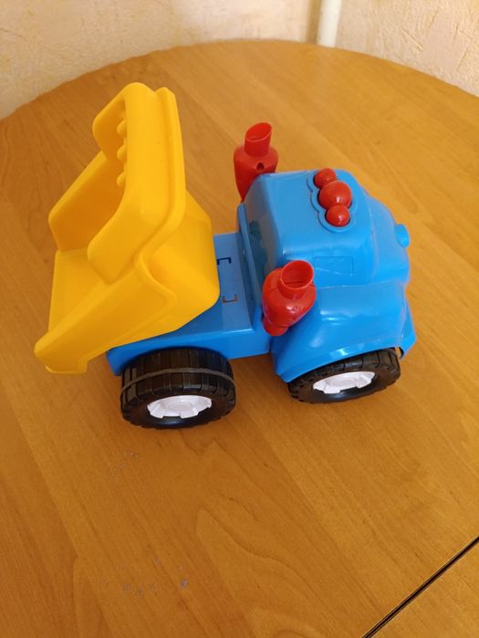 Продам  машинку самосва.л