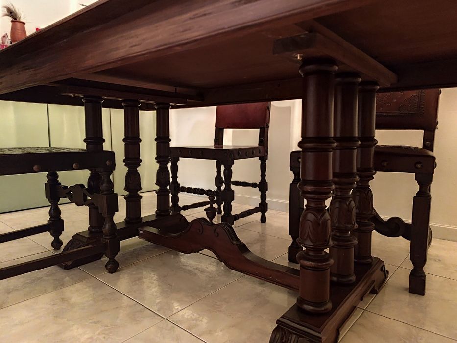 Mesa madeia de sala jantar e 4 cadeiras