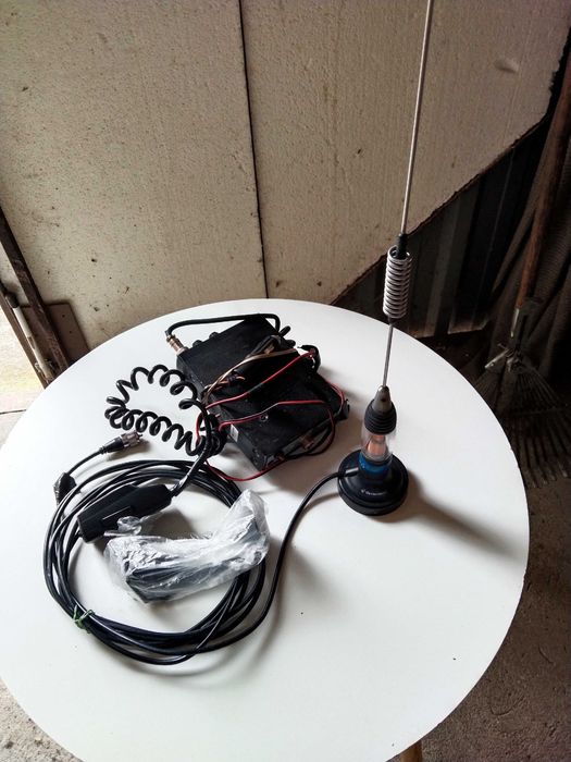 Radio CB z anteną