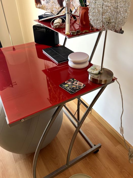 Secretária Moderna e Compacta à Venda