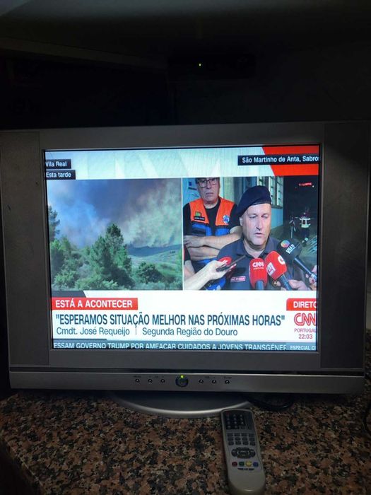 Monitor TV /PC AG Electronics + Suporte de parede articulável64586300856195121