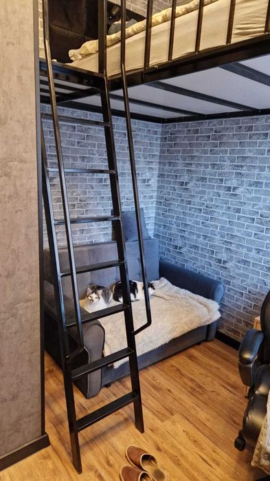 Łożko podwieszane antresola