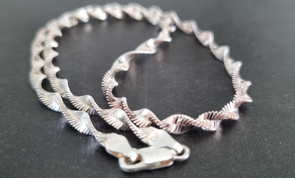 Srebrny spiralny naszyjnik 925