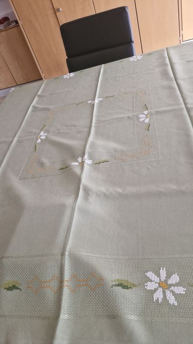 Toalhas de mesa bordadas