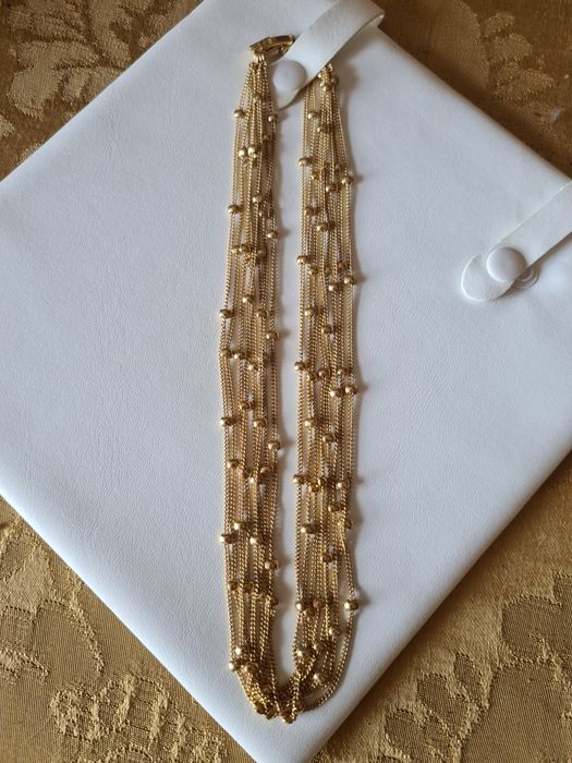 3 Colares e 2 anéis de bijuteria