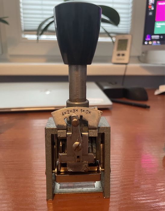 Datownik metalowy numeryczny relikt prl