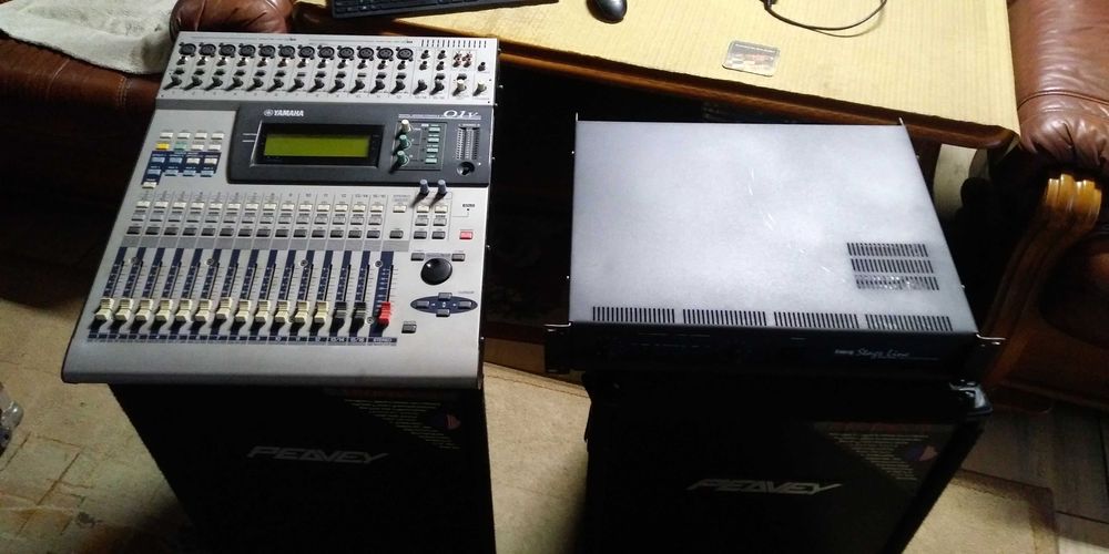 Nagłośnienie używane Mikser cyfrowy Yamaha 01 V ,Końcówka  , kolumny