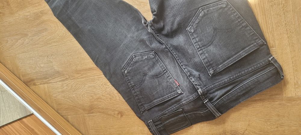 Czarne jeansy spodnie levis rozmiar 32/32 175/82 a