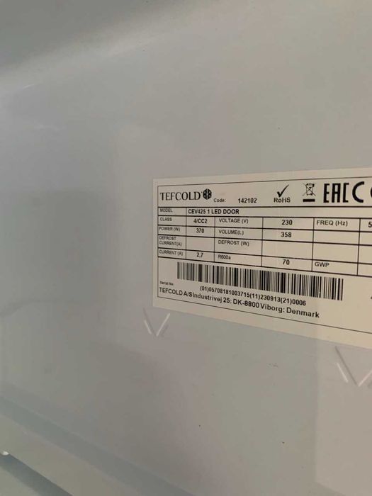 ХОЛОДИЛЬНИК Шафа холодильна Tefcold CEV425 1 LED