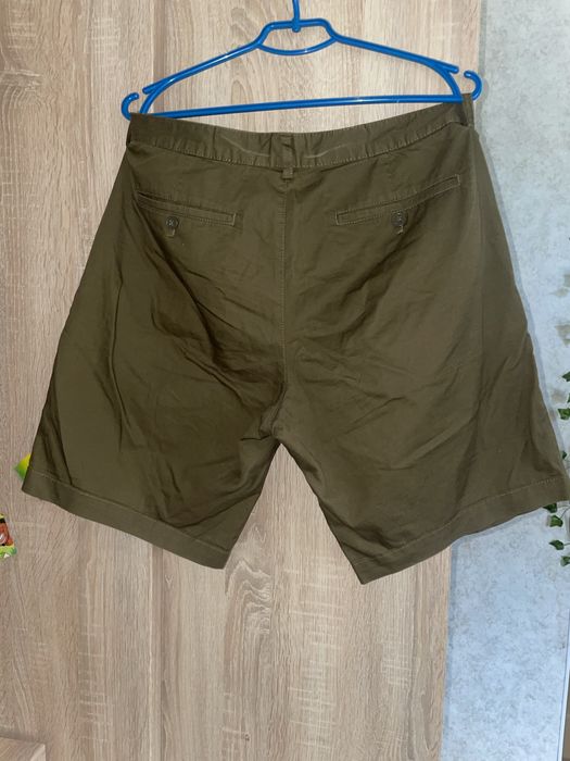 Шорти зелені, чоловічі, в гарному стані.