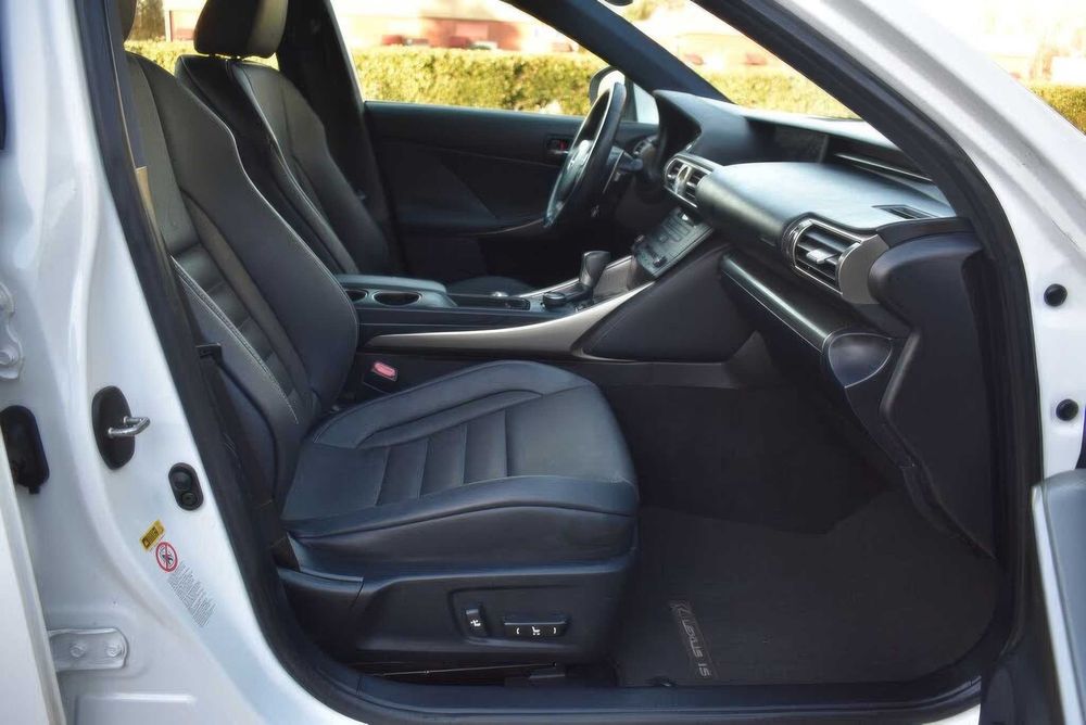 Lexus IS 200t      2016