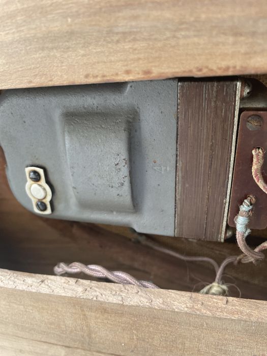 Grfonola antiga mas ja eletrica