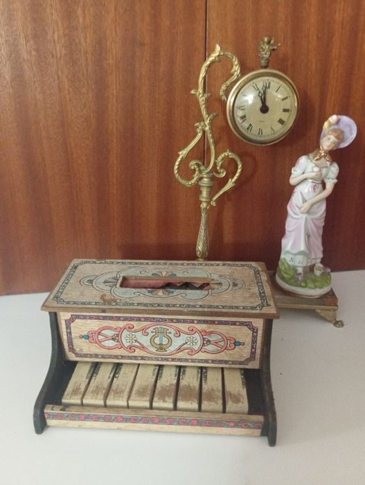 Piano brinquedo antigo