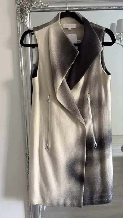 Оригинальный жилет ESCADA 75% virgin wool, размер 34