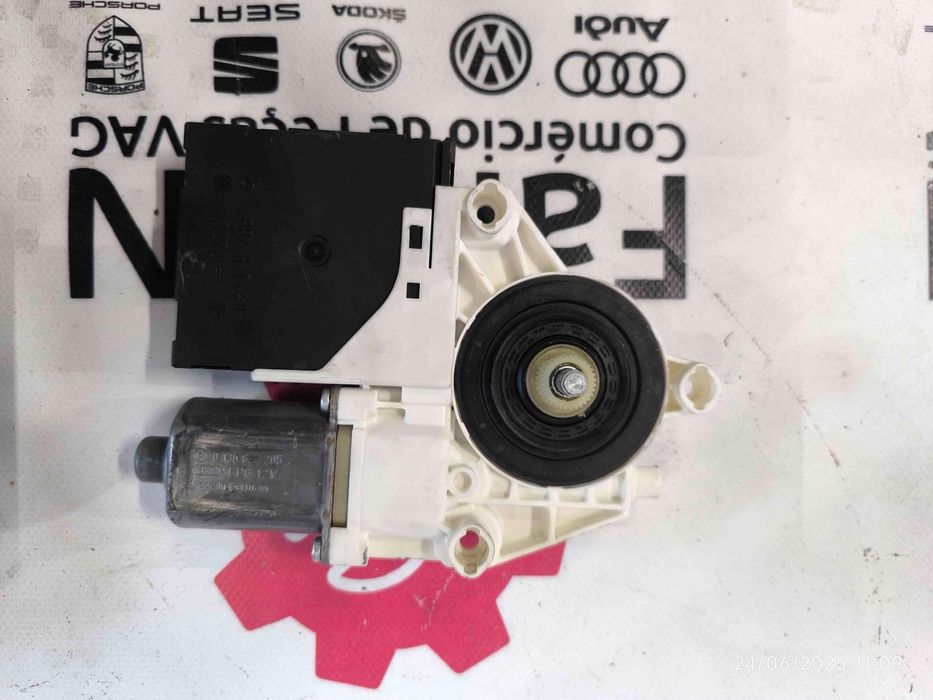 Motor Vidro Frente Direito 8P0959802N - AUDI A3
