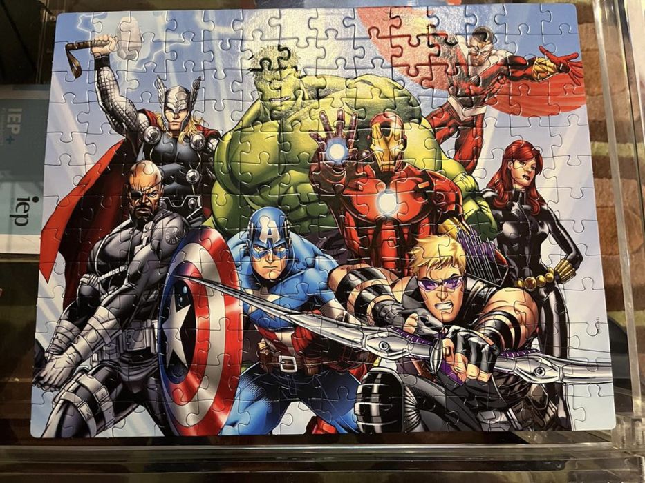 Puzzle 180 peças Clementoni Avengers perfeito estado