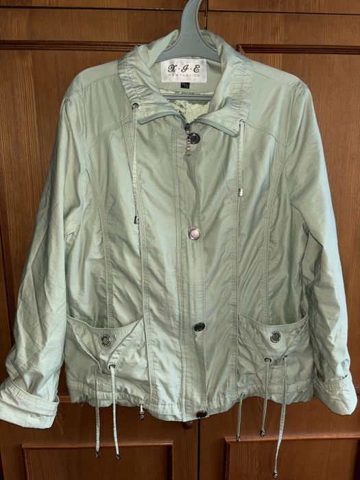 Вітровка жіноча весняна