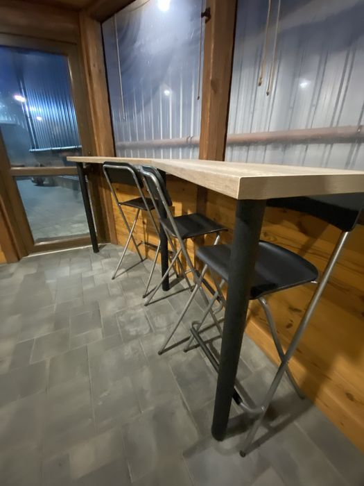 Барний стіл зі стільцями